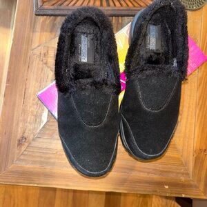 Sketchers go walk slippers/booties